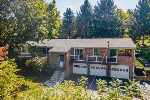 4556 Battle Ridge Rd, Oakdale, PA 15071
