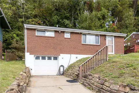 1121 Kellinger Dr, Baden, PA 15005