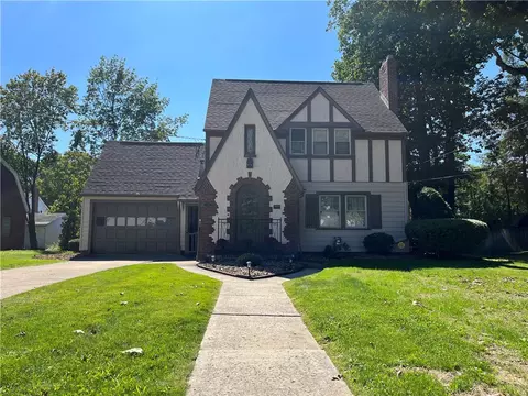 110 Englewood Ave, New Castle, PA 16105
