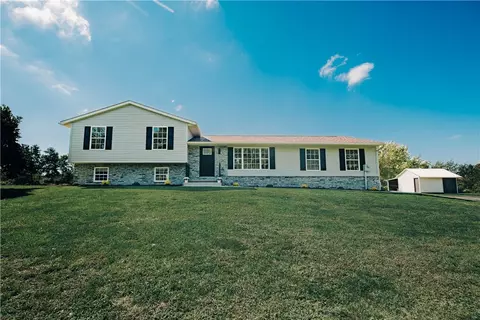 109 Co Co Pop Ln, New Alexandria, PA 15670