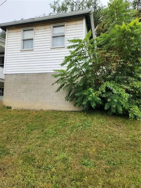 300 W 11th Ave, Tarentum, PA 15084