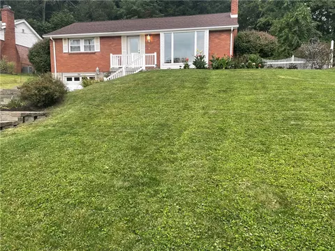 34 Barton Dr, Pittsburgh, PA 15221