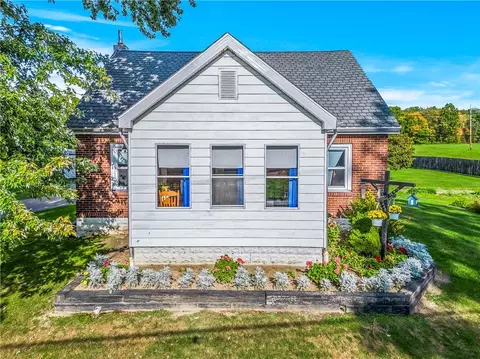 332 Pulaski Rd, Pulaski, PA 16143