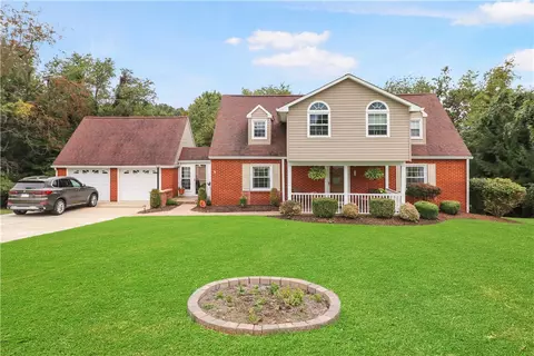 821 Merwin Rd, New Kensington, PA 15068