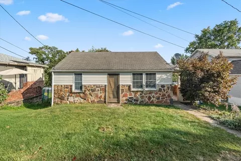 69 2nd St, Lawrence, PA 15055