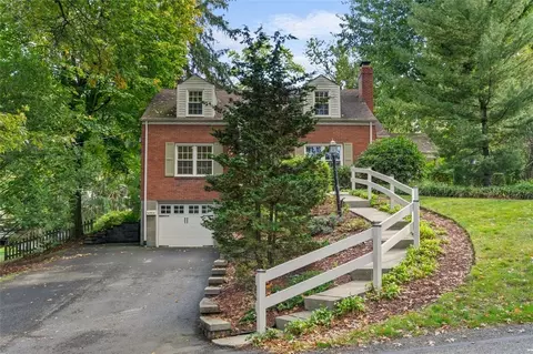 3445 Thornwood Dr, Bethel Park, PA 15102