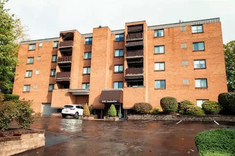 416 Isabella St #202, Oakmont, PA 15139
