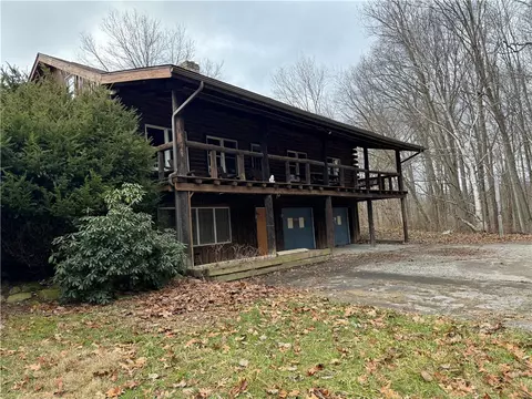 292 Log House Ln, Edinburg, PA 16116