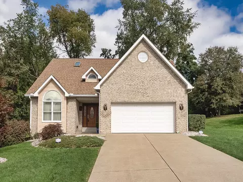 1916 Victoria Ln, Irwin, PA 15642