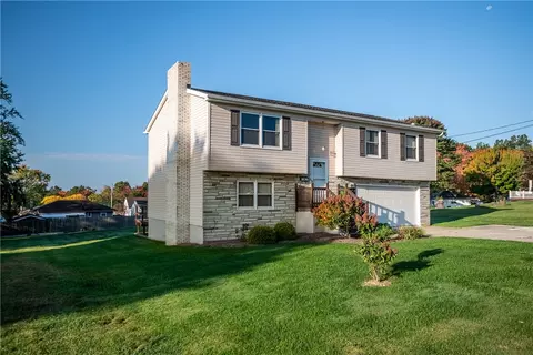 336 Pershing Dr, Farrell, PA 16121 photo 2