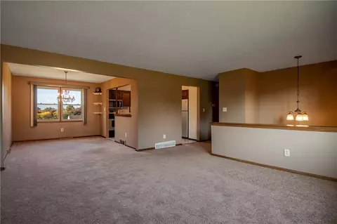 336 Pershing Dr, Farrell, PA 16121 photo 7