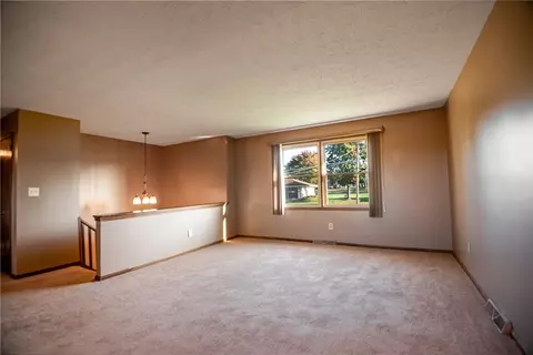 336 Pershing Dr, Farrell, PA 16121 photo 8