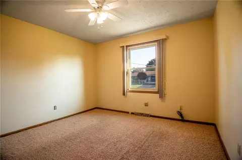 336 Pershing Dr, Farrell, PA 16121 photo 18