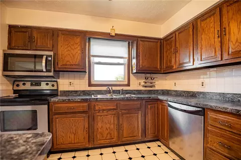 336 Pershing Dr, Farrell, PA 16121 photo 12