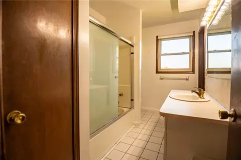 336 Pershing Dr, Farrell, PA 16121 photo 17
