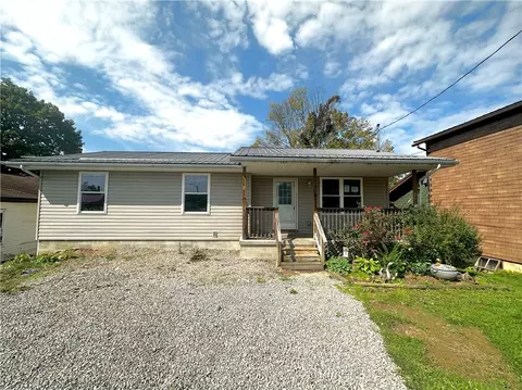 547 Locust St, Leechburg, PA 15656