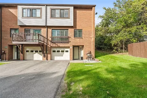 406 Springwater Ct, Coraopolis, PA 15108