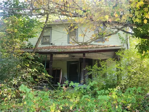 841 N 2nd St, Apollo, PA 15613