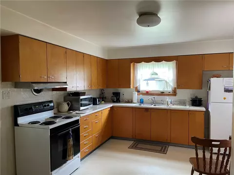 3102 River Rd, Vandergrift, PA 15690 photo 5