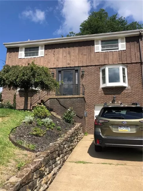 245 Silver Oak Dr, Pittsburgh, PA 15220