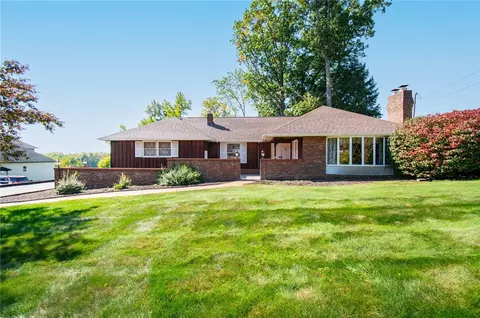 2923 Old Plank Rd, New Castle, PA 16105