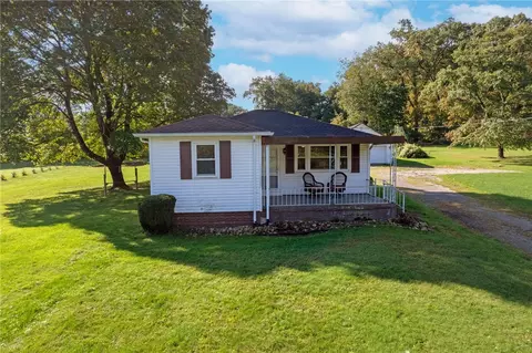 2910 Old Route 422 E, Fenelton, PA 16034