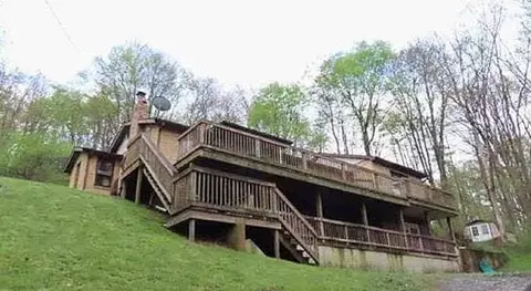 13086 Route 286 Hwy E, Commodore, PA 15729