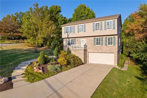 8938 Knoll St, Allison Park, PA 15101