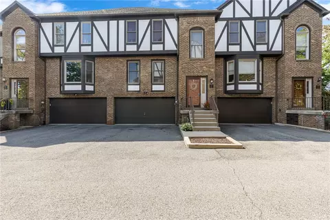 102 Christopher Cir, Pittsburgh, PA 15205