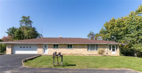 14 Circle Dr, Burgettstown, PA 15021
