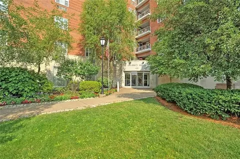 4625 Fifth Ave #307, Pittsburgh, PA 15213
