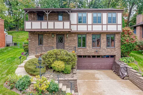 2679 Bethel Crest Dr, Bethel Park, PA 15102