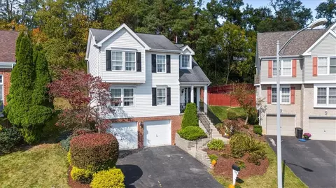 215 Oakbrook Cir, Pittsburgh, PA 15220
