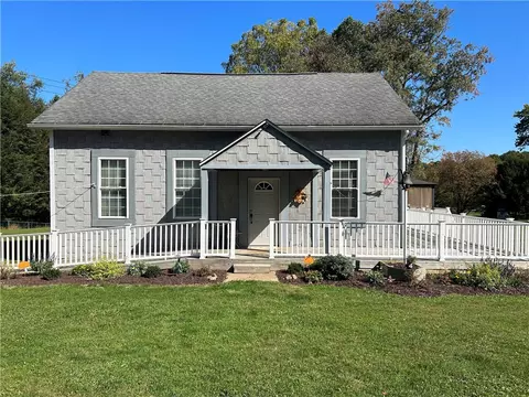 10 Curren Rd, Freeport, PA 16229