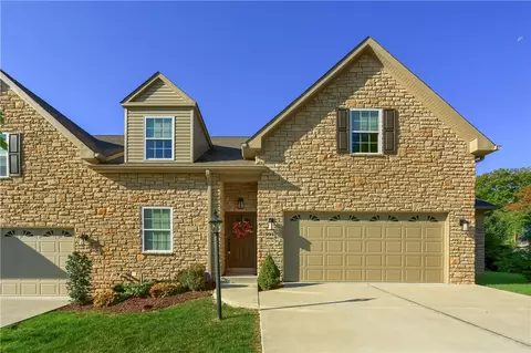 994 Surrey Woods Dr, Canonsburg, PA 15317