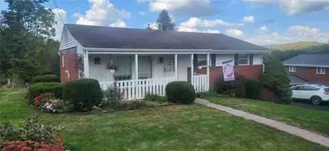 633 Palo Alto Dr, Ellwood City, PA 16117