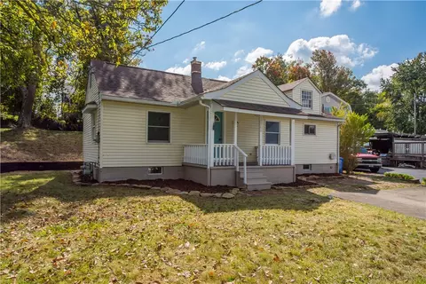 11560 Center St, Irwin, PA 15642