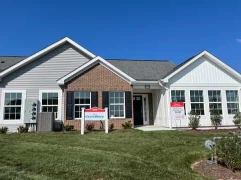 1042 Forest Oaks Dr, Butler, PA 16001