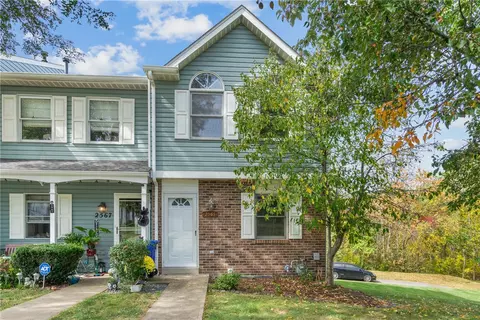 2565 Hawthorne Dr, Oakdale, PA 15071