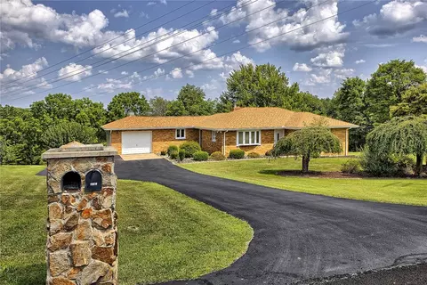 4571 Ridgeview Dr, Greensburg, PA 15601