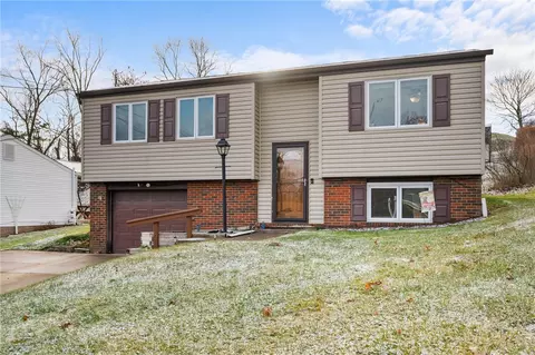 106 August Dr, Coraopolis, PA 15108 photo 2