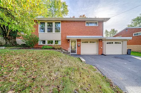526 Sunnyfield Dr, Monroeville, PA 15146