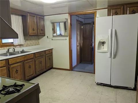 122 N Main St, Elderton, PA 15736 photo 3
