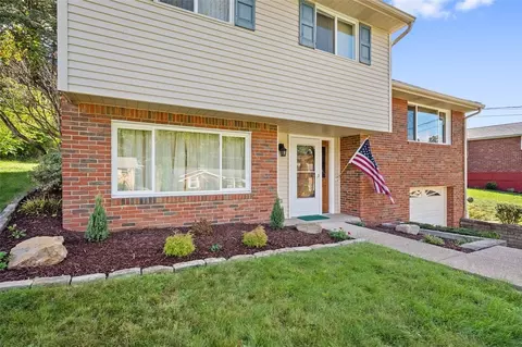 110 Cottonwood Ct, Coraopolis, PA 15108