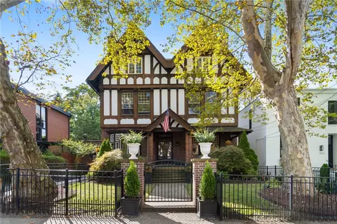 924 S Aiken Ave, Pittsburgh, PA 15232