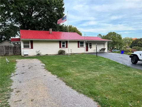 39 N 3rd St, Greenville, PA 16125