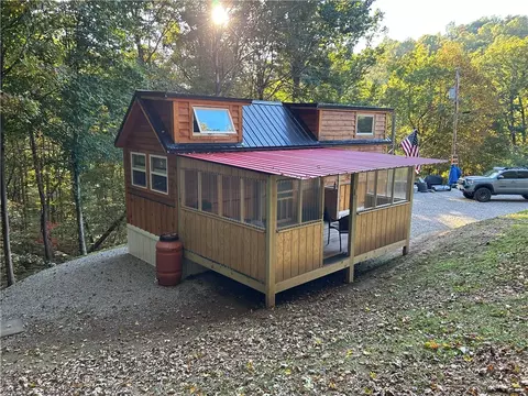 420 Hoy Run Rd, Spraggs, PA 15362