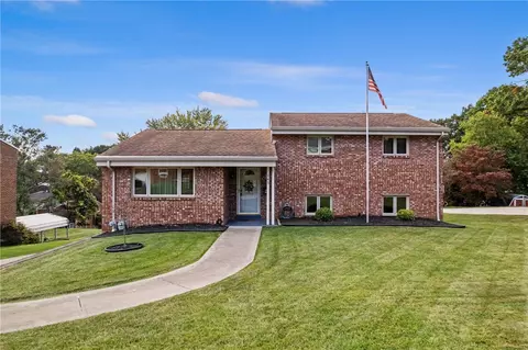 145 Lohengrin Dr, Pittsburgh, PA 15209