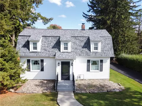 51 Fairmont Dr, Hermitage, PA 16148