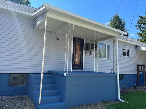 7 Daisy Ln, Daisytown, PA 15427